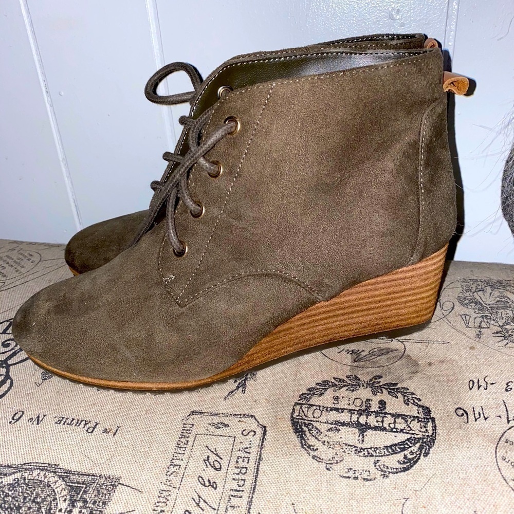 Dr. Scholls wedge booties Forest Green